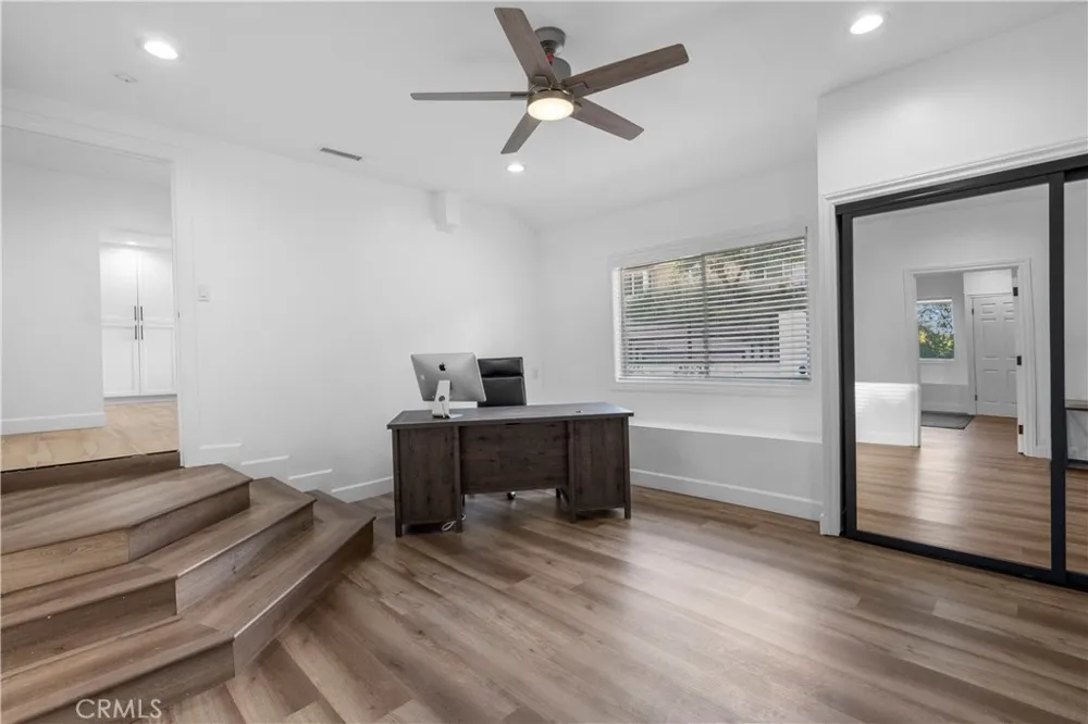 19538 Redwing Los Angeles, CA 91356