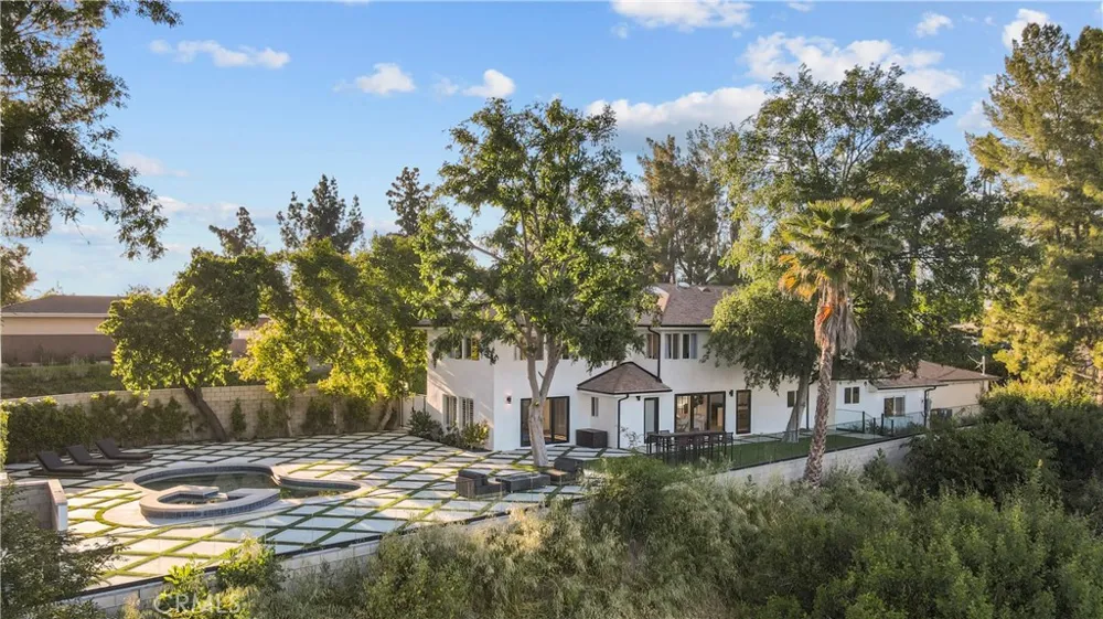 19538 Redwing Los Angeles, CA 91356