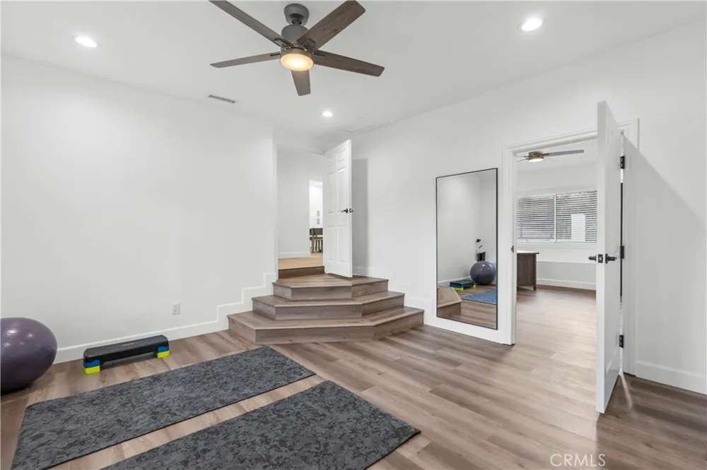 19538 Redwing Los Angeles, CA 91356