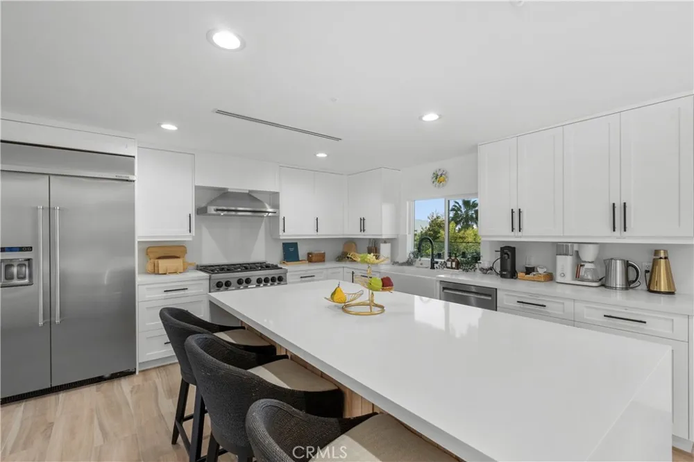 19538 Redwing Los Angeles, CA 91356