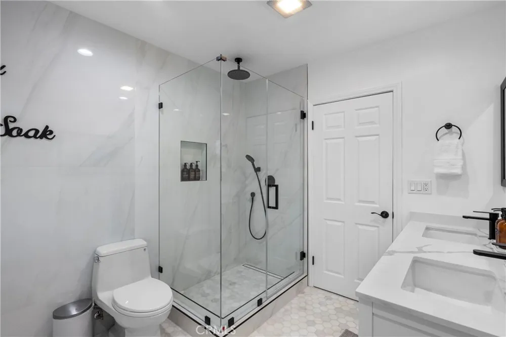 19538 Redwing Los Angeles, CA 91356