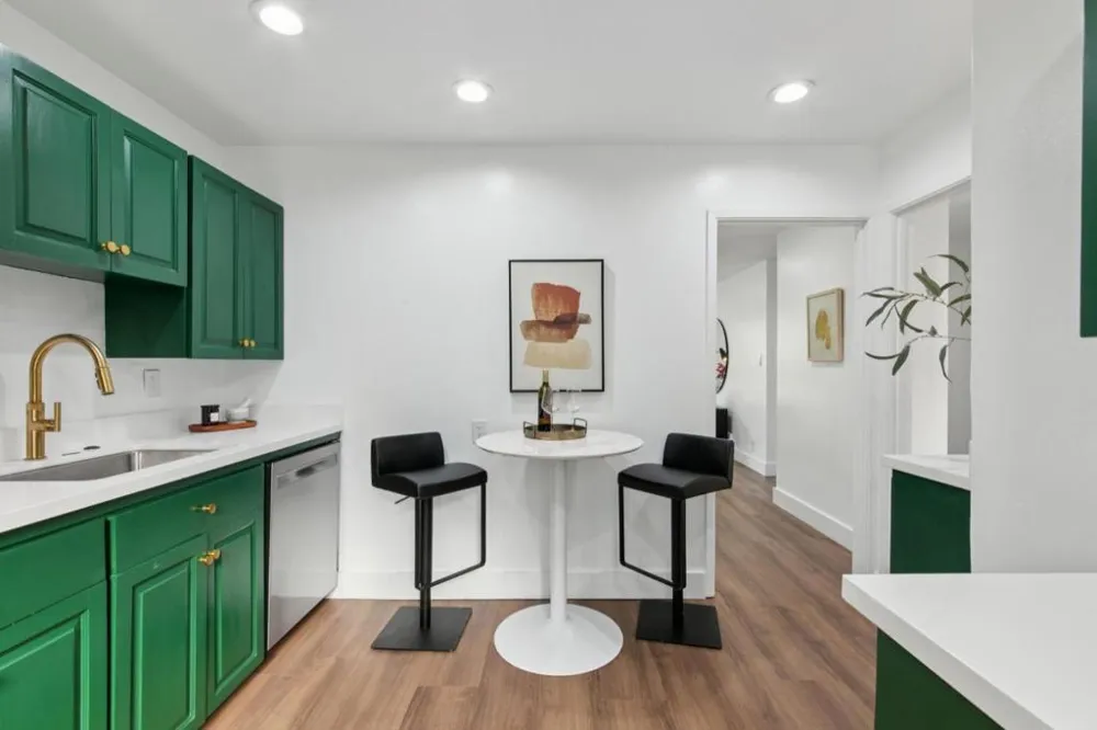 894 Burnett Avenue San Francisco, CA 94131