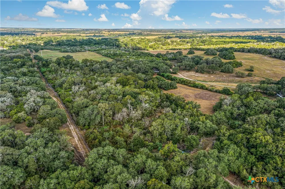 856 Whitley Road Yoakum, TX 77995