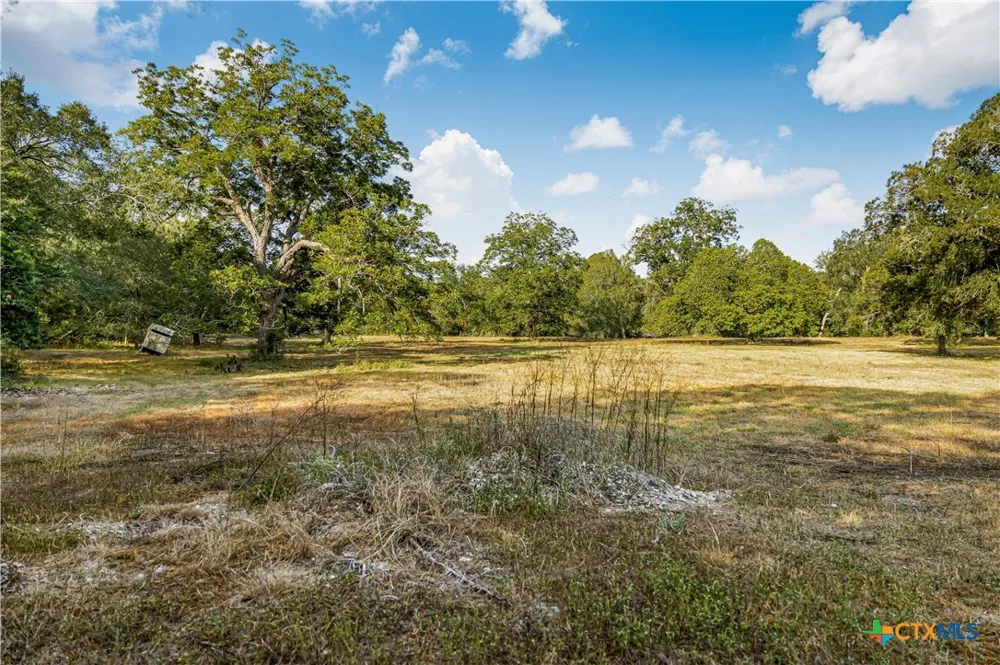 856 Whitley Road Yoakum, TX 77995