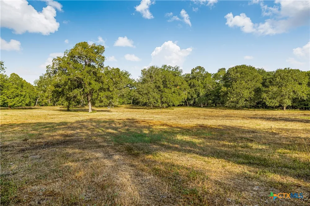 856 Whitley Road Yoakum, TX 77995