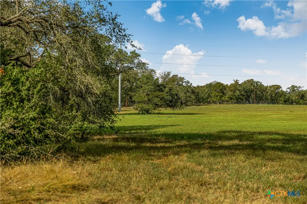 856 Whitley Road Yoakum, TX 77995