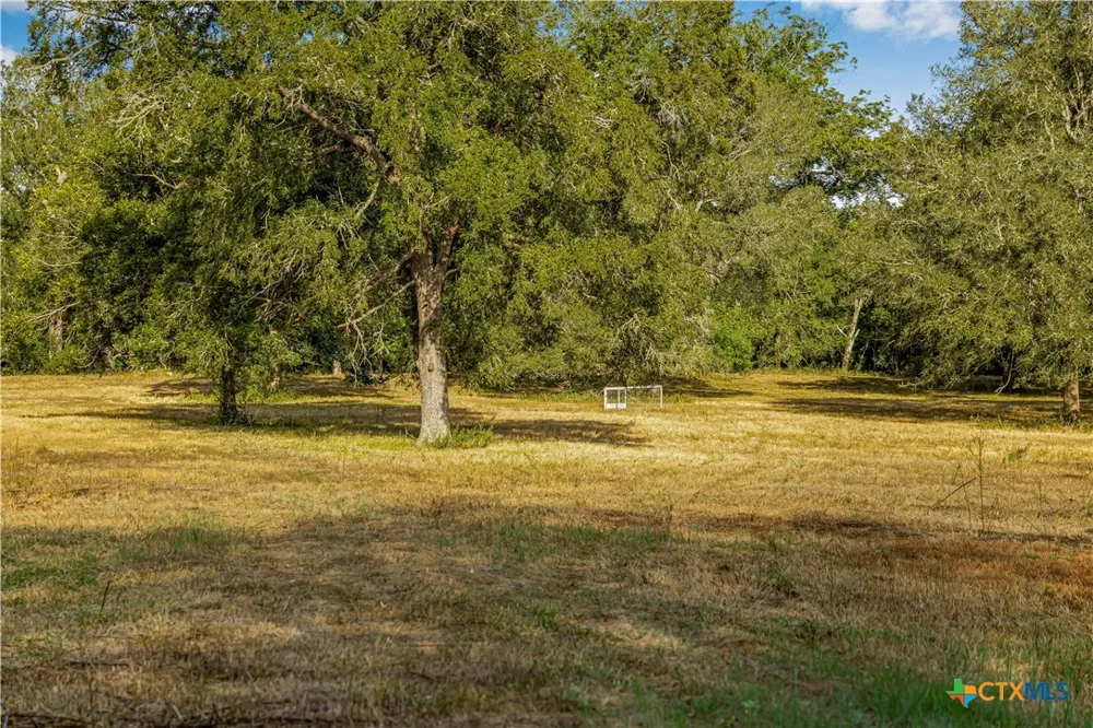 856 Whitley Road Yoakum, TX 77995