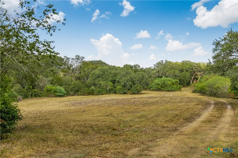856 Whitley Road Yoakum, TX 77995