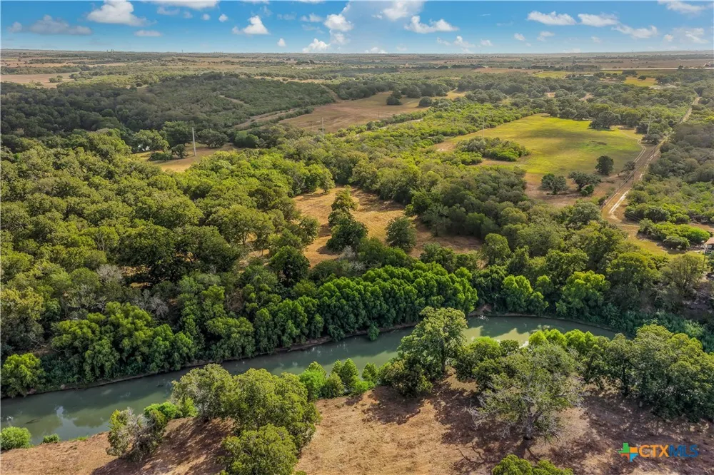 856 Whitley Road Yoakum, TX 77995