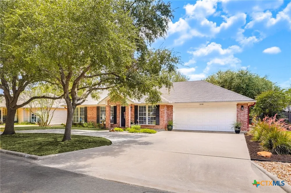 1510 Shadow Walk Lockhart, TX 78644