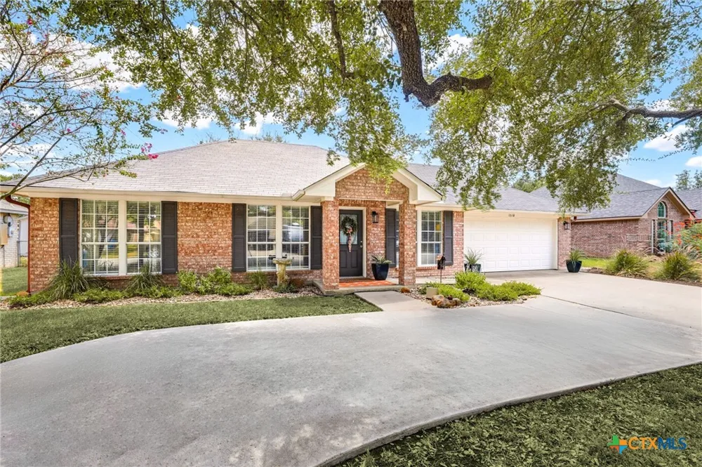 1510 Shadow Walk Lockhart, TX 78644