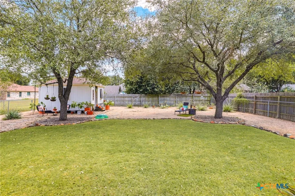1510 Shadow Walk Lockhart, TX 78644