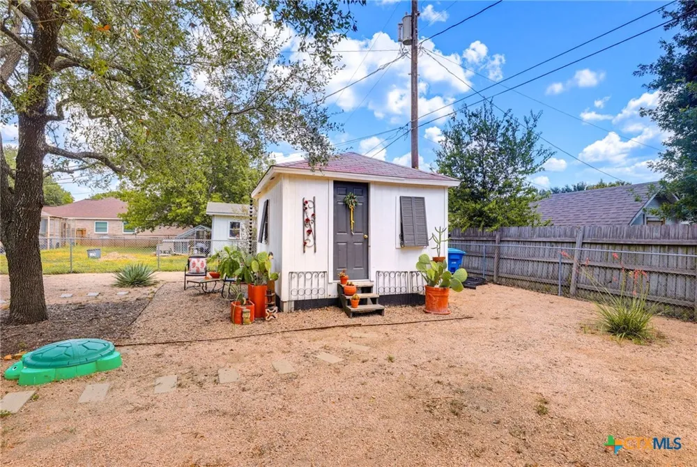1510 Shadow Walk Lockhart, TX 78644