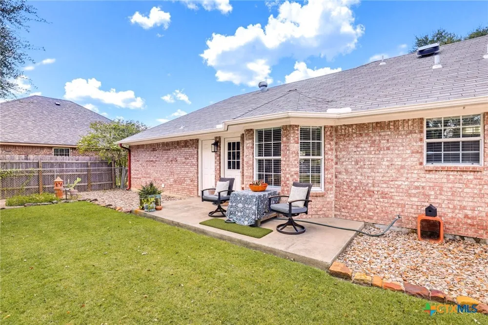 1510 Shadow Walk Lockhart, TX 78644