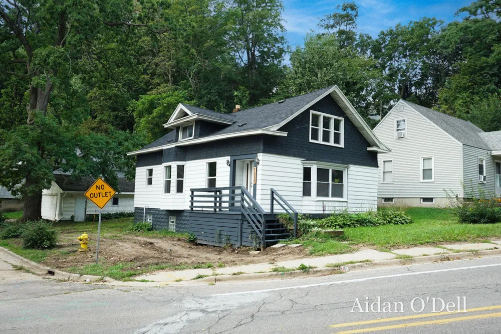 1332 Bridge Street NW Grand Rapids, MI 49504