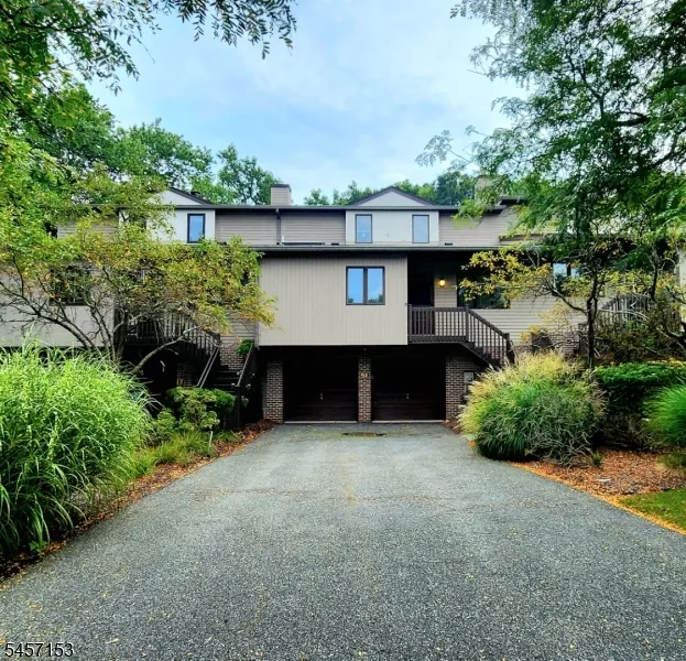 51 Peach Hill Ct Ramsey, NJ 07446