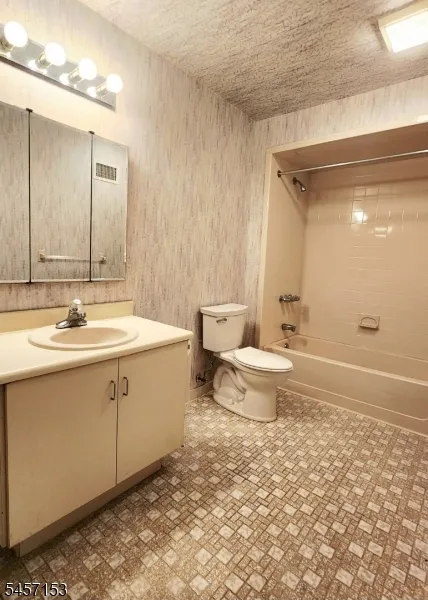 51 Peach Hill Ct Ramsey, NJ 07446
