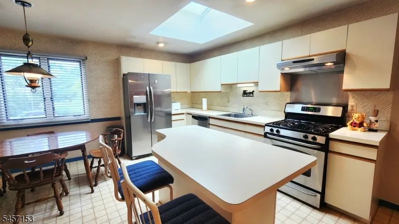 51 Peach Hill Ct Ramsey, NJ 07446