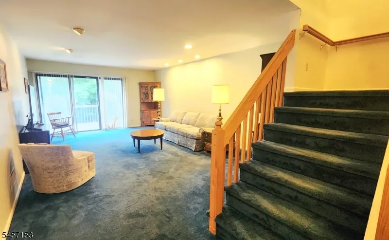51 Peach Hill Ct Ramsey, NJ 07446