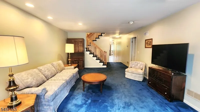 51 Peach Hill Ct Ramsey, NJ 07446