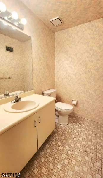 51 Peach Hill Ct Ramsey, NJ 07446