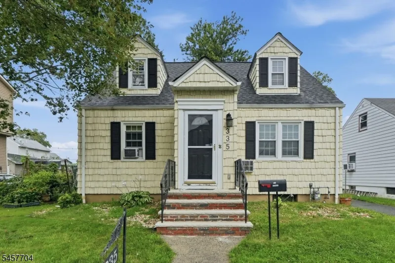 335 Dermody St Roselle, NJ 07203
