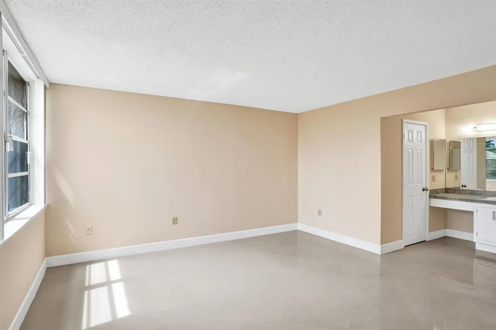 9480 Tangerine Place #402 Davie, FL 33324
