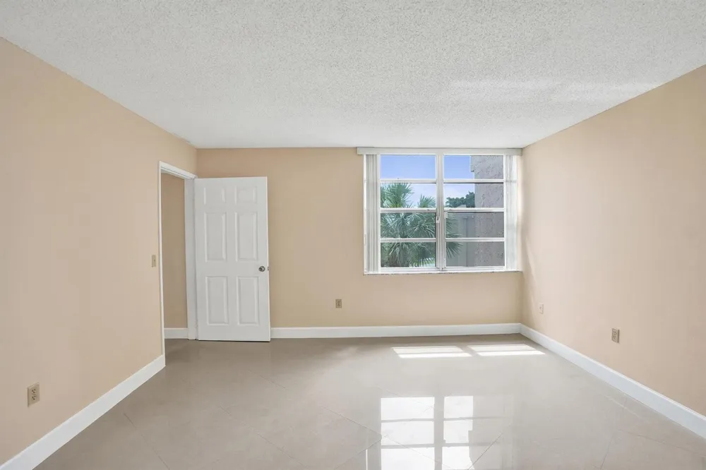 9480 Tangerine Place #402 Davie, FL 33324