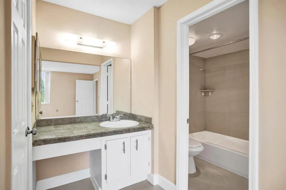 9480 Tangerine Place #402 Davie, FL 33324