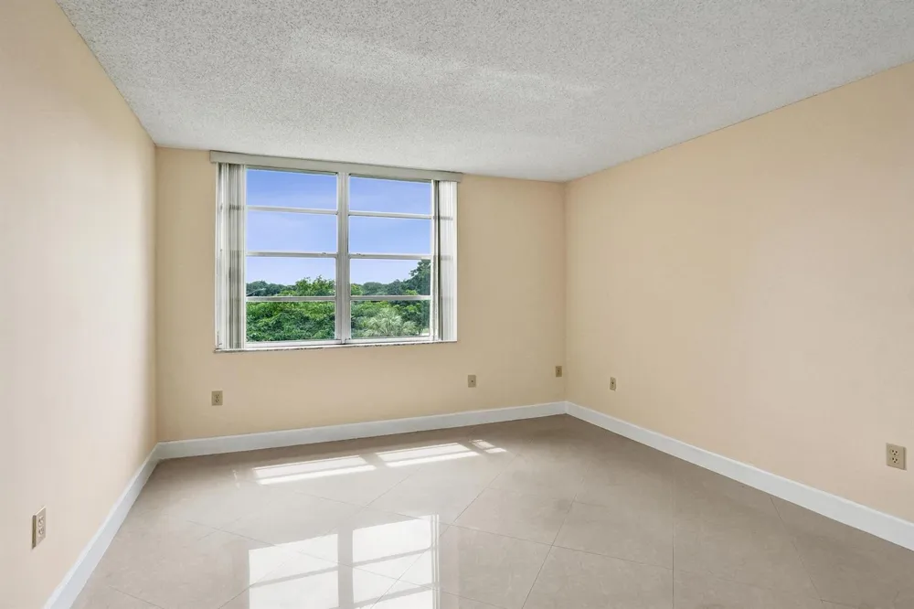 9480 Tangerine Place #402 Davie, FL 33324