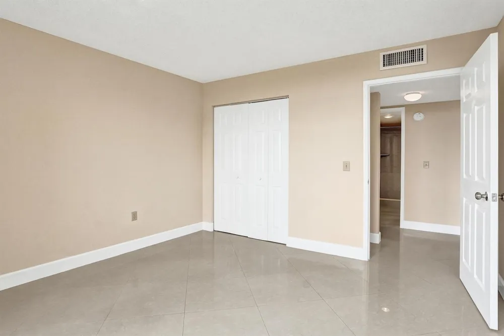 9480 Tangerine Place #402 Davie, FL 33324