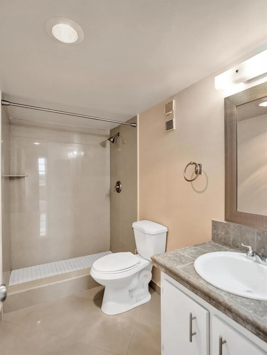 9480 Tangerine Place #402 Davie, FL 33324