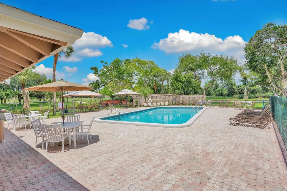 9480 Tangerine Place #402 Davie, FL 33324