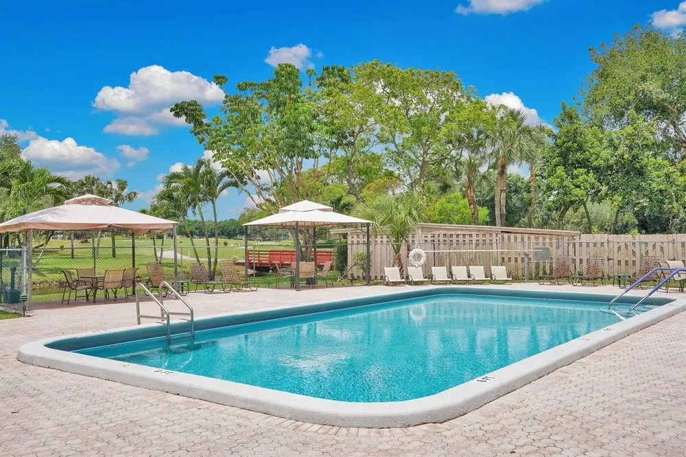 9480 Tangerine Place #402 Davie, FL 33324