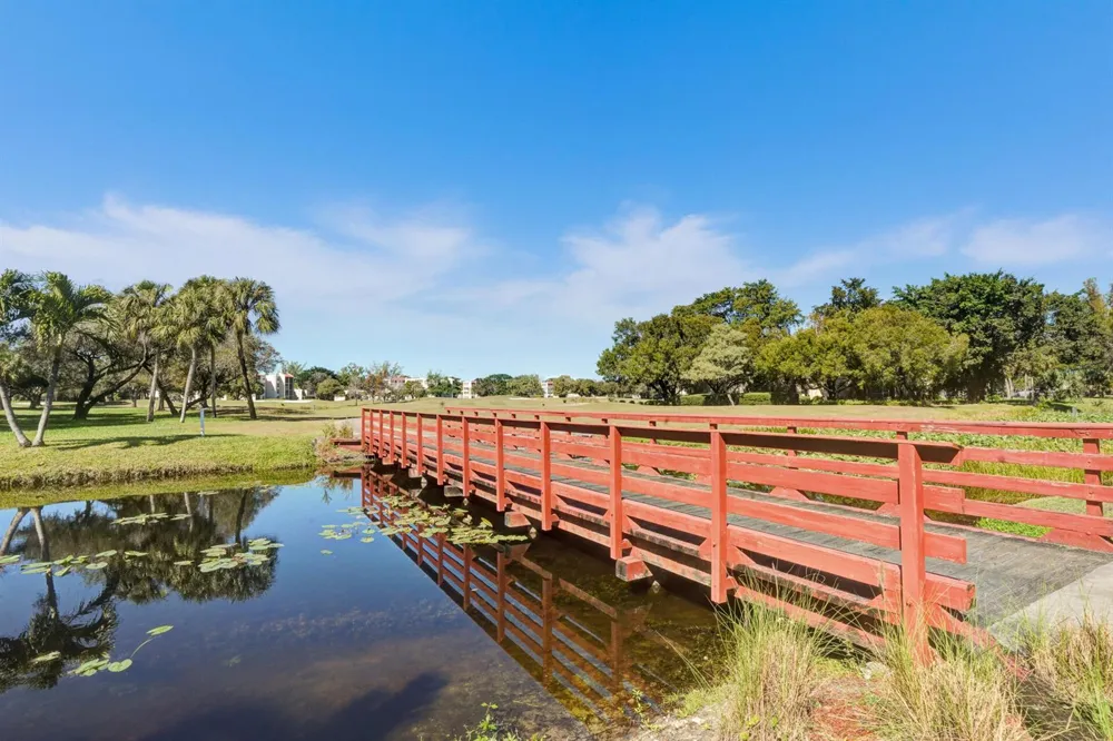 9480 Tangerine Place #402 Davie, FL 33324