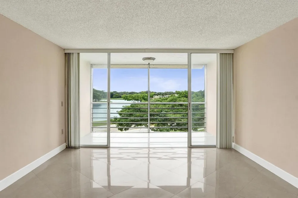 9480 Tangerine Place #402 Davie, FL 33324
