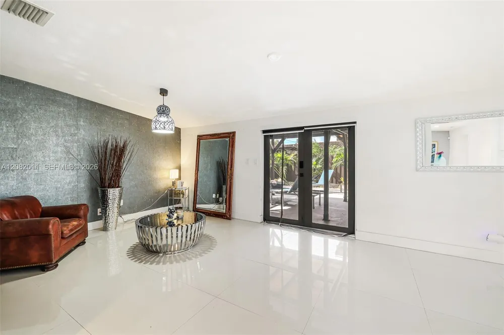 1718 NE 58th St Fort Lauderdale, FL 33334