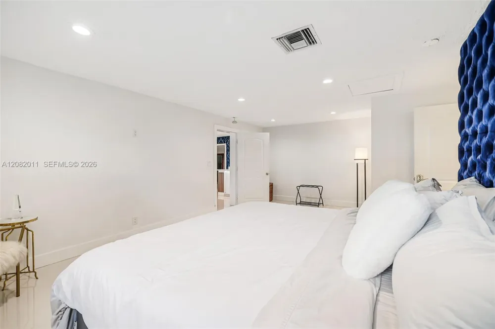 1718 NE 58th St Fort Lauderdale, FL 33334