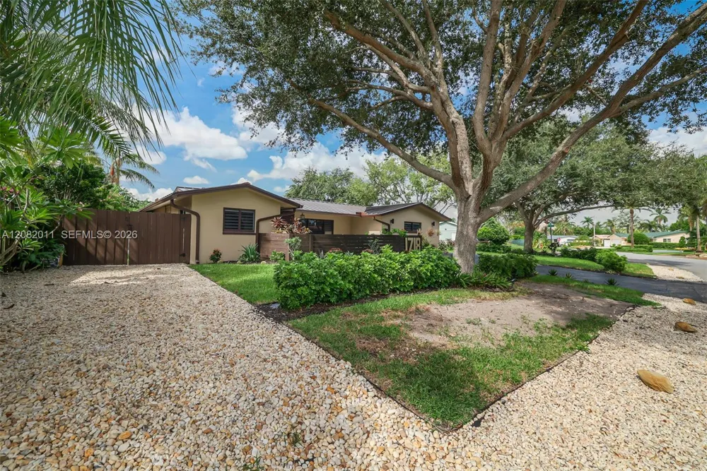 1718 NE 58th St Fort Lauderdale, FL 33334