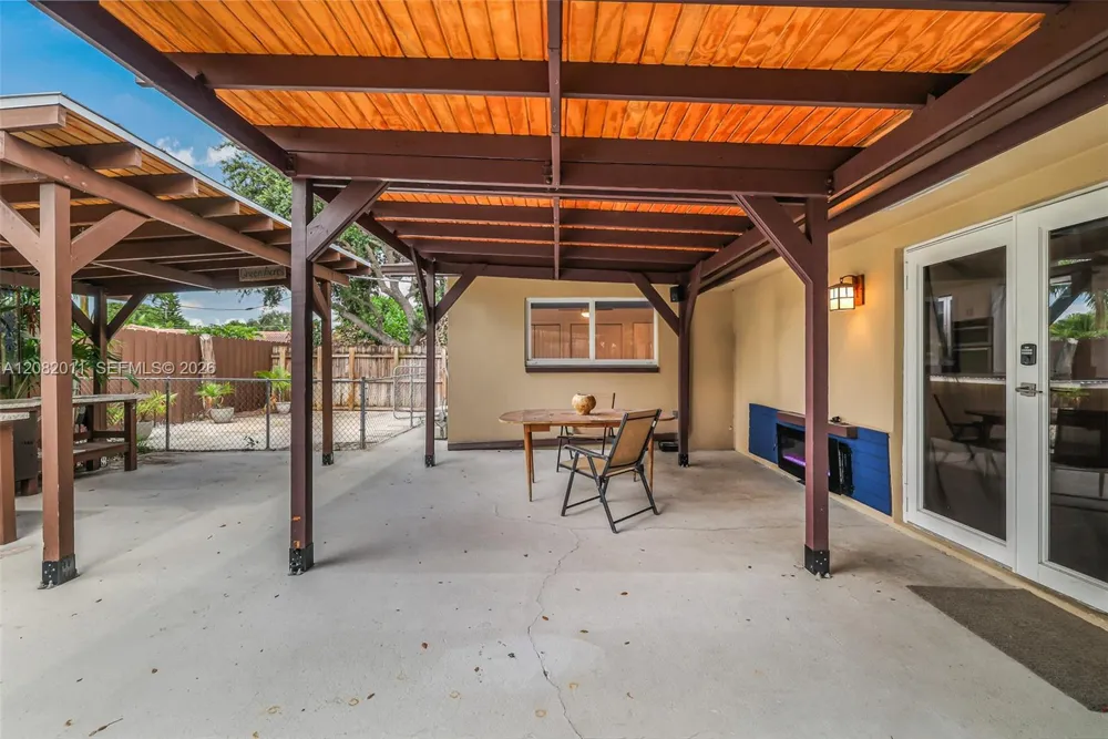 1718 NE 58th St Fort Lauderdale, FL 33334
