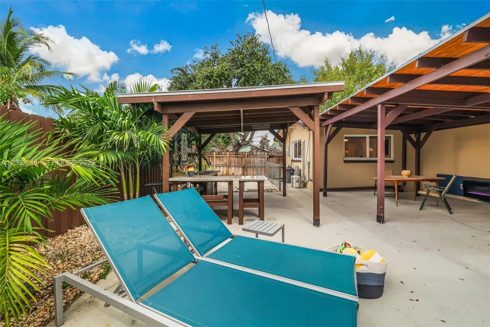 1718 NE 58th St Fort Lauderdale, FL 33334