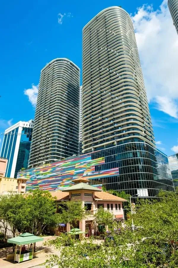 55 SW 9th St #1001 Miami, FL 33130