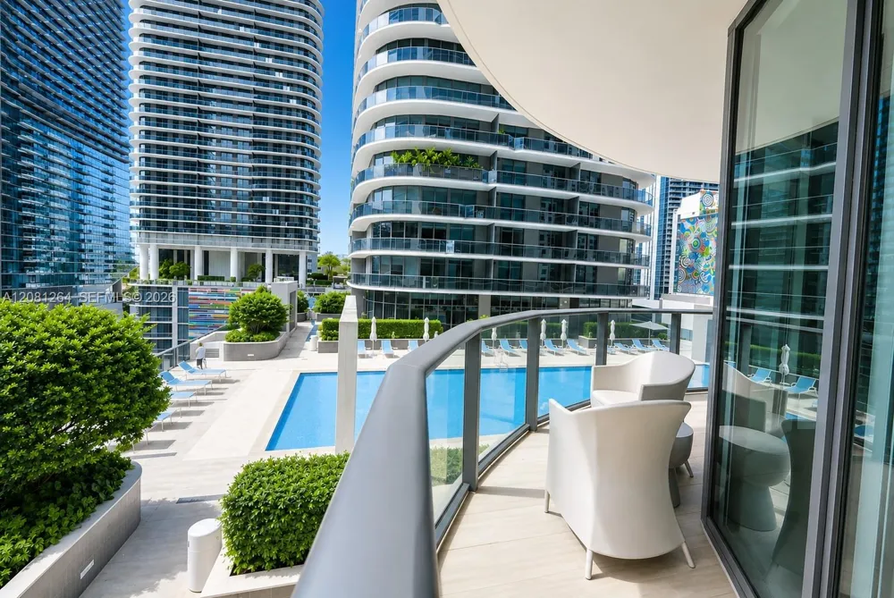 55 SW 9th St #1001 Miami, FL 33130