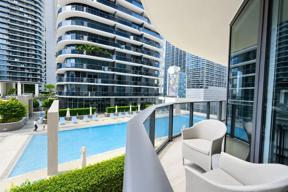 55 SW 9th St #1001 Miami, FL 33130