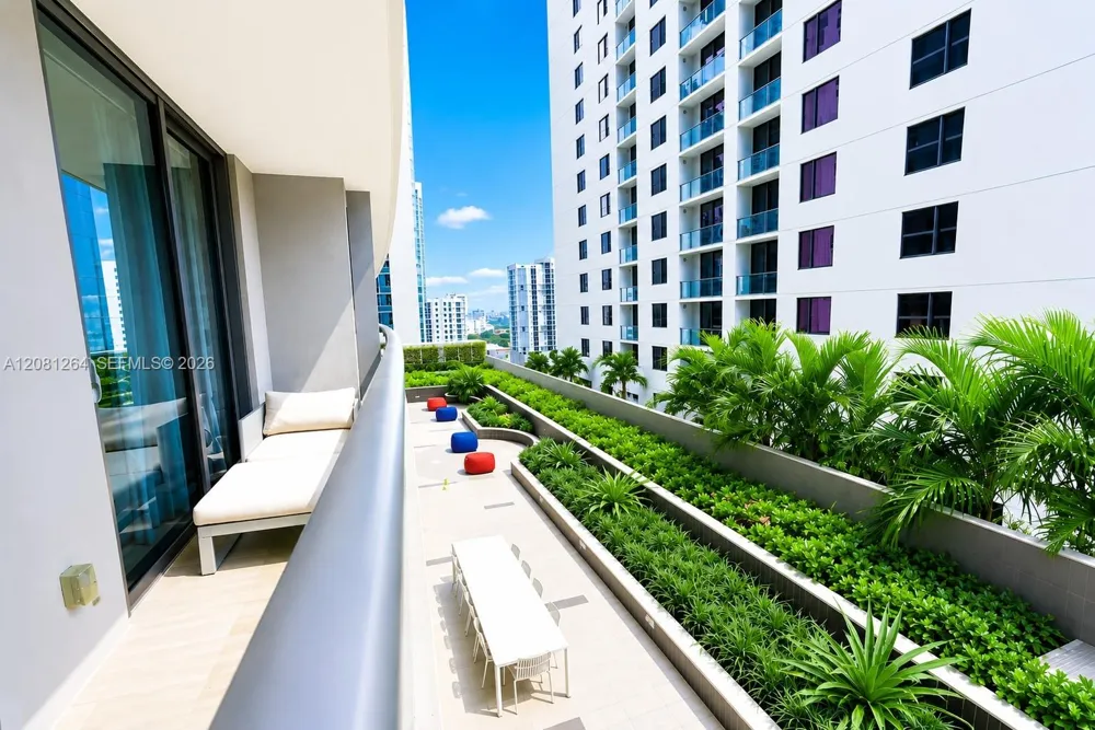 55 SW 9th St #1001 Miami, FL 33130