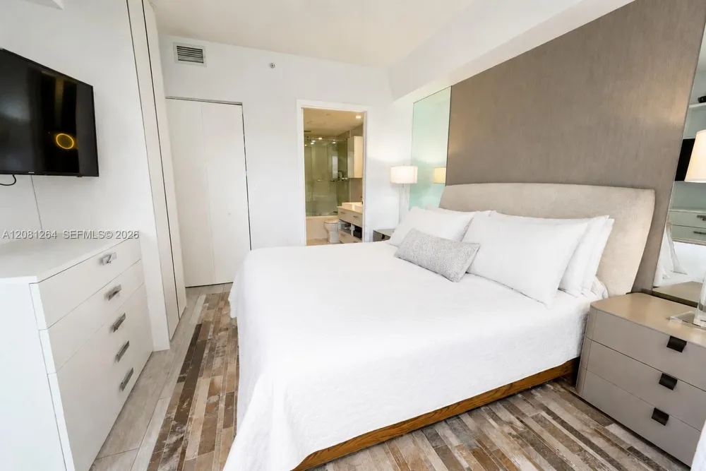 55 SW 9th St #1001 Miami, FL 33130
