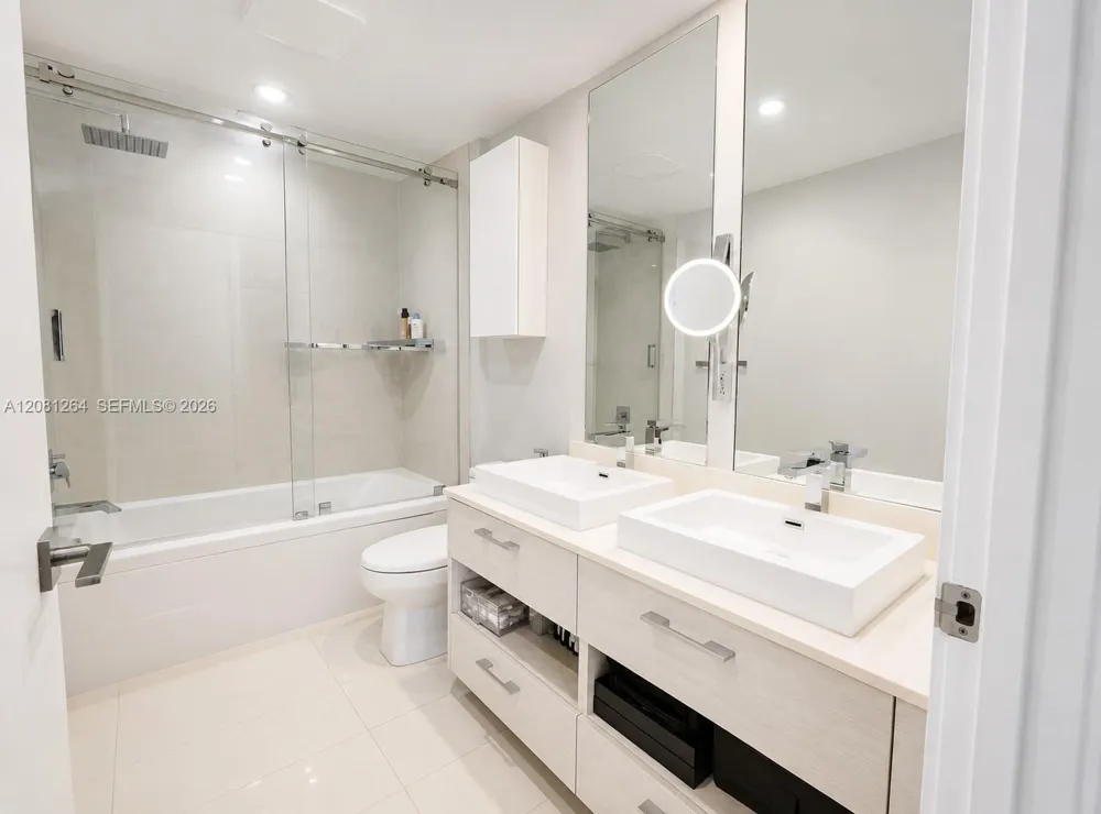 55 SW 9th St #1001 Miami, FL 33130