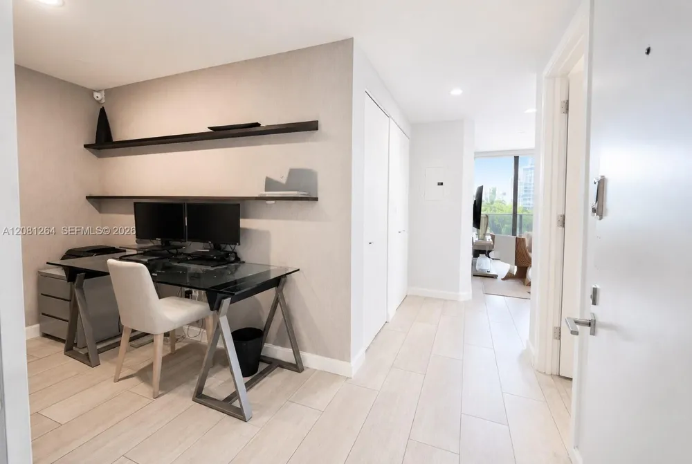 55 SW 9th St #1001 Miami, FL 33130