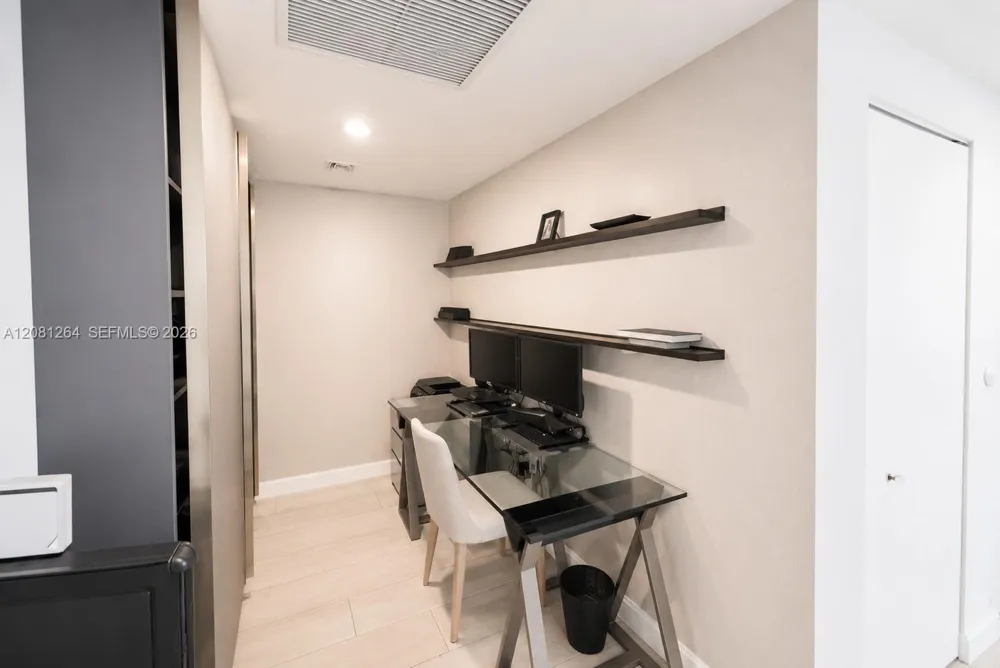 55 SW 9th St #1001 Miami, FL 33130