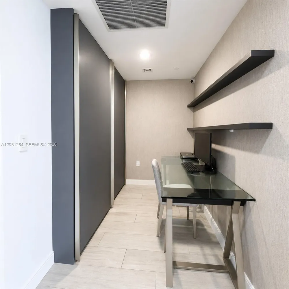 55 SW 9th St #1001 Miami, FL 33130